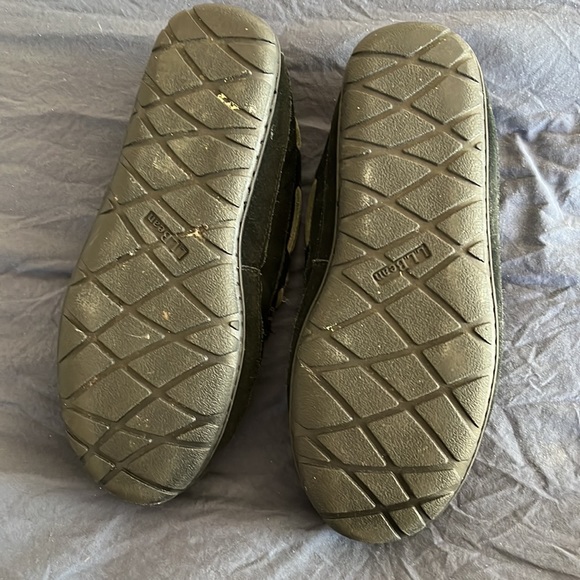 L.L.Bean Men’s Wicked Good Moccasins Black Size 8 M Slippers, real lambs fur - Picture 4 of 6